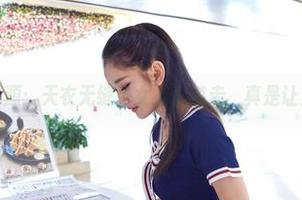 爱丝的写真资源：天衣无缝少女上下游走，真是让人目不暇接。