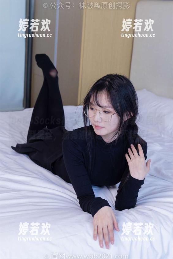 BoBoSocks袜啵啵 - 小甜豆来袭，图集定制黑丝，油亮油亮让人目不转睛！