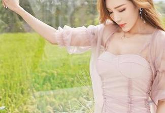 Feilin嗲囡囡 – 果儿victoria内衣套图：下载后你会怀疑人生，这么美怎么会是你！？