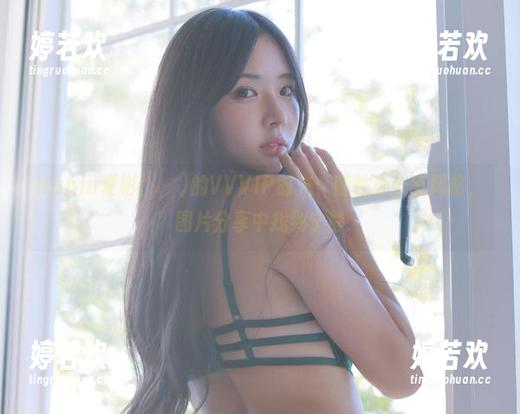 Habin夏彬(하빈)的VVVIP时光：随性办公室风格，图片分享中找到宁静
