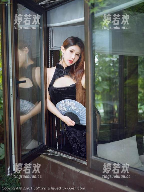 HuaYang花漾 - 周于希的黑短裙制服黑丝，既是美图也是灵魂的慰藉，忍不住想多看几眼！