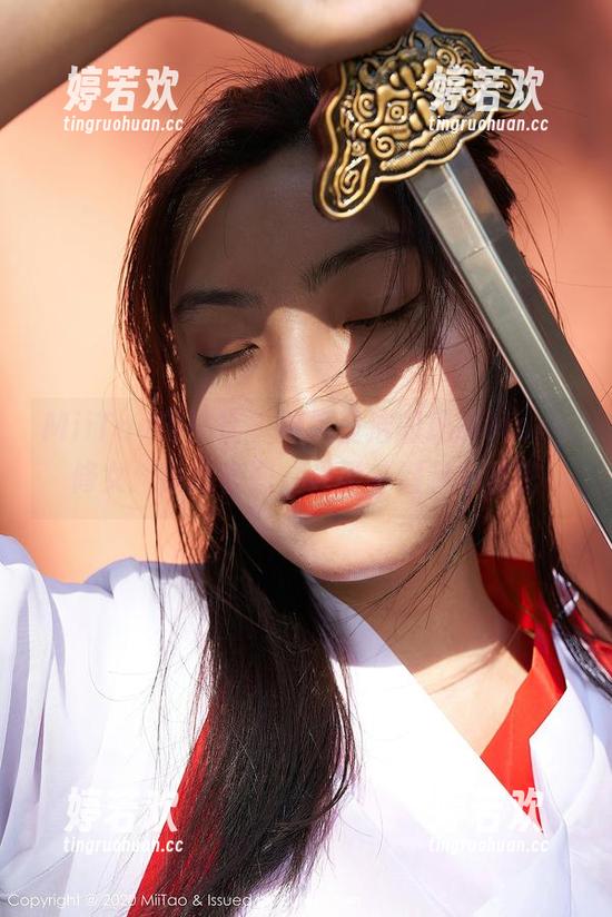 MiiTao蜜桃社 - 颠覆圣洁的玛丽Mary修女：精选套图，光影中潜藏的秘密