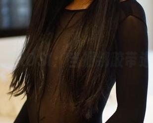 私拍里的ROSI：当捆绑胶带遇上真实