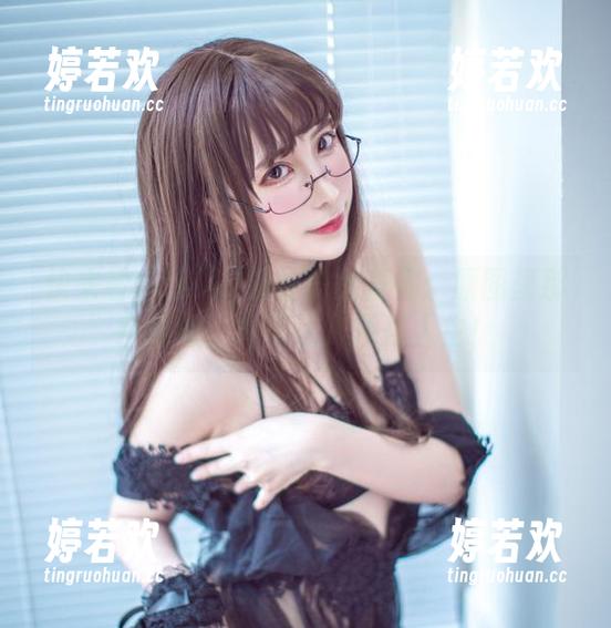 Sakiiii翎柒 快来看Sakiiii翎柒的比基尼:原图里那些光线,简直让人怀疑人生!