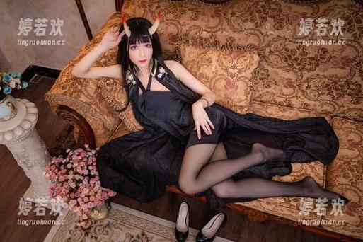 别眨眼！Tomoyo酱丝袜写真免费放送，花样很多哦