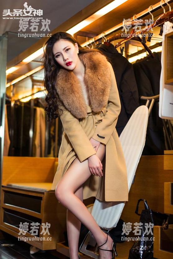 TouTiao头条女神 - 小热巴系列：校园图库里的青春碰撞分享