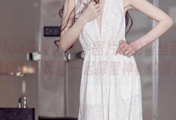 TouTiao头条女神 – 图片中的蕾丝甜蜜：跟阿依努尔瓦娅一起探索神秘的诱惑！