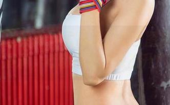 UGirls尤果网 – 孟思雨的夏日图集：福利满满，心动指数直线上升！