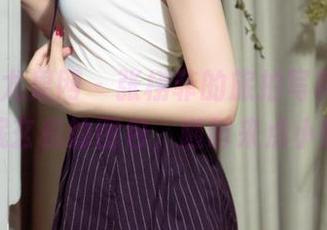 UGirls尤果网 – 张栩菲的旅拍写真，调皮又暗藏玄机的图包，随时来点小惊喜！