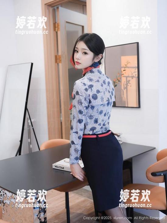 Xiuren秀人网 - Elise谭晓彤的眼镜写真，简直是一个热气球——一方面高高在上，一方面又让人觉得特别亲切！