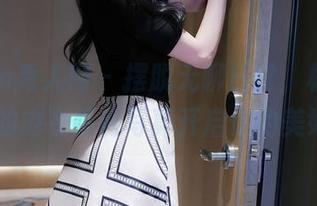 Xiuren秀人网 – 摆脱无聊日常，杨晨晨Yome的内衣福利写真开启你的美好视界