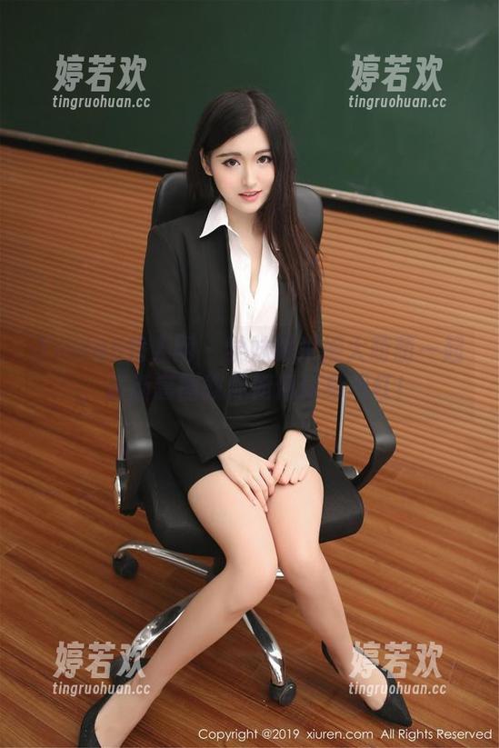 Xiuren秀人网-米妮大萌萌 Xiuren秀人网 - 学妹跟米妮大萌萌一起,最新套图教你如何化身网红!