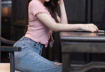 Xiuren秀人网 – 菲儿beauty的黑色乐章：在线美图，一起来感受吧！