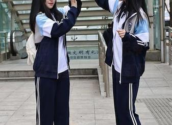 Xiuren秀人网 – 雨夕cy的吊带，一张原图的故事，再变成壁纸，心情都跟着飞了。