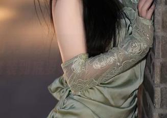 YouMi尤蜜荟 – Cris_卓娅祺的写真作品：套装到底要怎么搭？一品就知道。