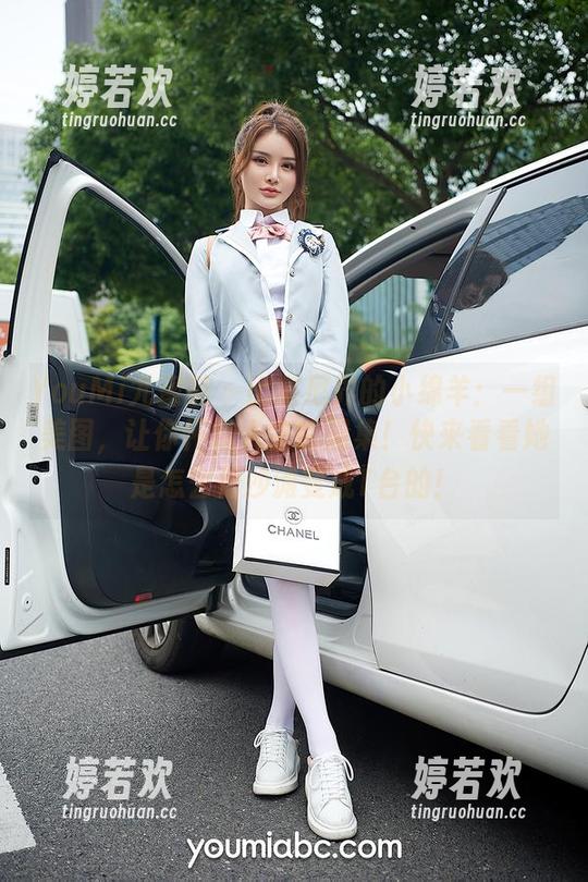 YouMi尤蜜荟 - 比基尼界的小绵羊：一组美图，让你怀疑人生的图集！快来看看她是怎么把沙滩变成T台的！