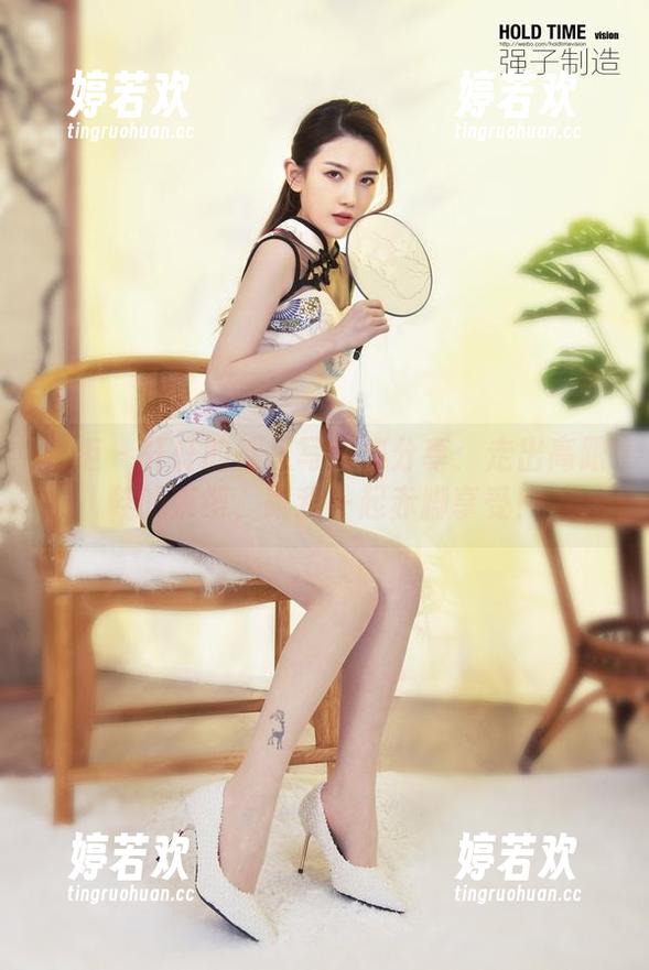 丽柜-轩轩 丽柜 - 轩轩的裸足写真集分享:走出高跟鞋的束缚,跟我一起赤脚享受!