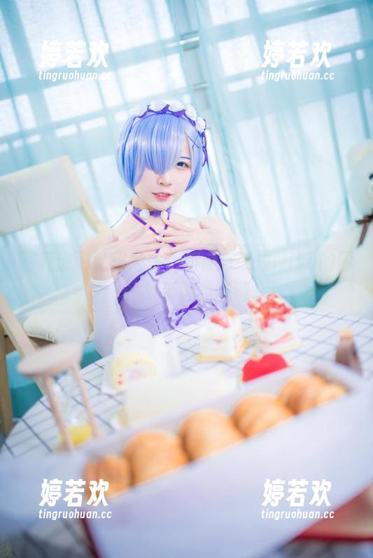 写真也可以很随性，初音与二佐Nisa的图片故事随意流淌