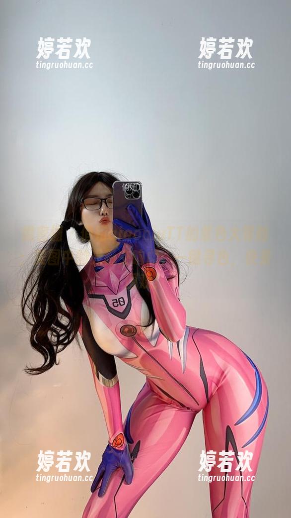 俏妞qiaoniuTT 微密圈 - 俏妞qiaoniuTT的紫色大冒险:美图中的光影交响曲,一键寻色,快来围观!