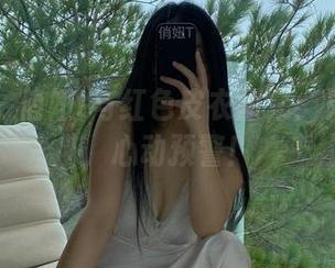 微密圈 – 俏妞t与红色皮衣图集：更新来啦，心动预警！