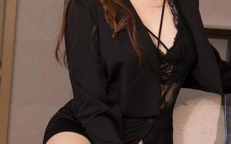 克拉女神 – 黑白缠绵：钟淇的高清写真带你体验另一种风情