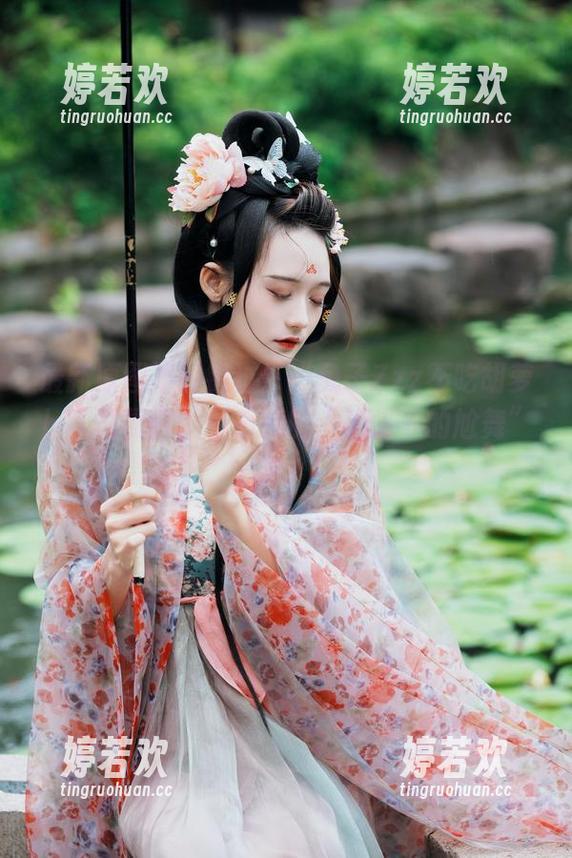 最新原图不容错过！“兔子Zzz不吃胡萝卜”的夏日，看看她的“阳光下的尬舞”吧！