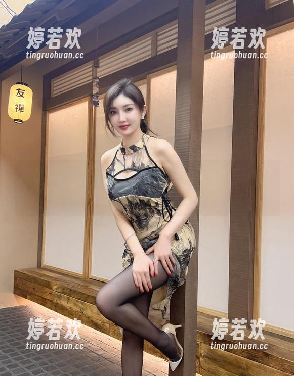 周妍希 微密圈 - 深夜诱惑:周妍希的黑裙红丝图包,高清无水印,快来舔屏!