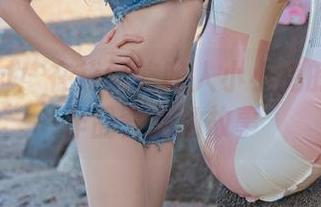 不可错过！在线领略咬人小小兔的黑白配作品背后的故事