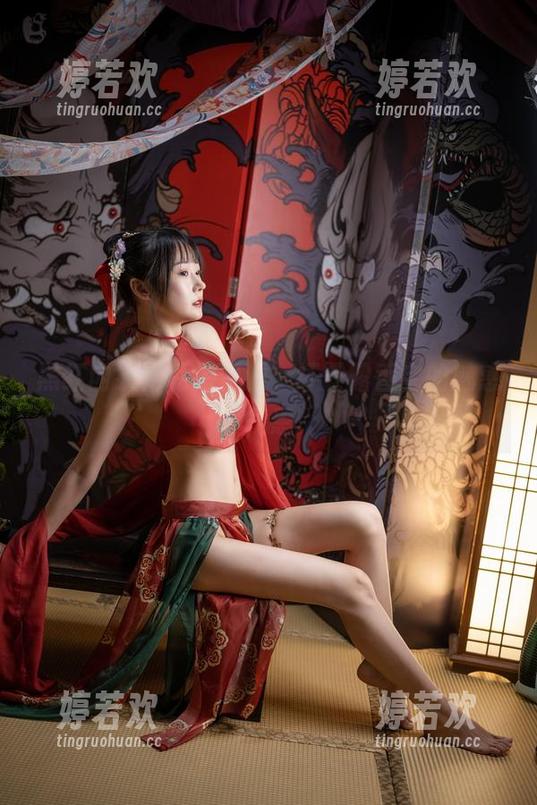 黑红内衣裙私拍资源，坏露露香宝的魅惑气息