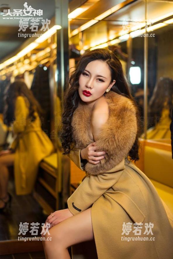 头条女神-玄子 头条女神 - 黑色的迷失:玄子独家写真作品合集,快来一探究竟!