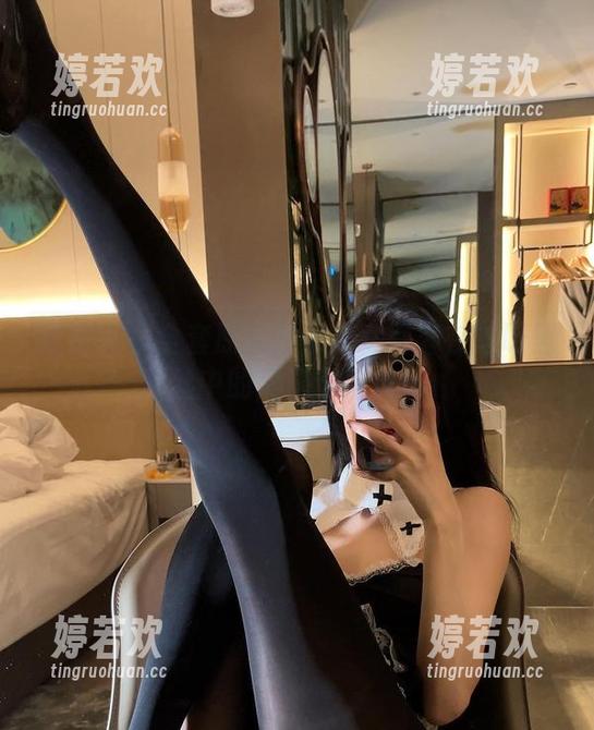 女刺客 微密圈 - 全套原图独家:女刺客在透明黑丝中的滑稽穿搭秀!