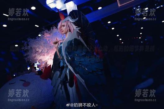 奶狮不咬人的女仆写真，这种温柔让人心动，私拍的细节真是捕捉到了每一丝情绪。