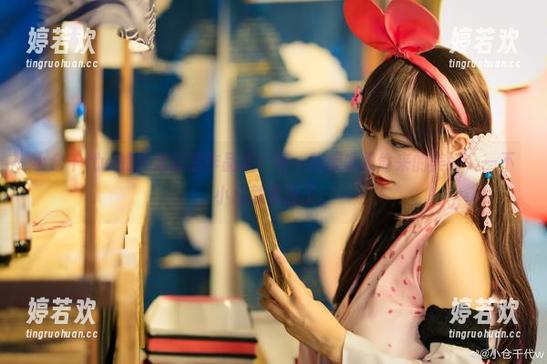小仓千代w的美足高清作品集！每一张都像是偷来的美好，一不小心就沉迷了。