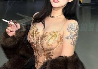 微密圈 – 她的泳装美图就是你的夏日补给，小优优子太拼了！