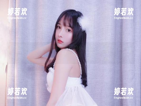 小小奶瓶儿：白色蕾丝写真里的小秘密，啧啧，引人遐想！
