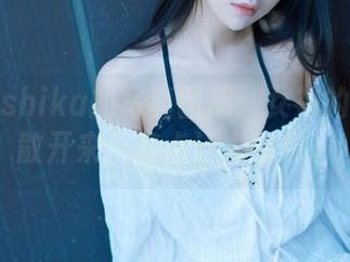 小鹿鹿shika的写真图册：女神的气息飘散开来，有点让人窒息。