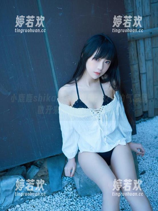 小鹿鹿shika的写真图册：女神的气息飘散开来，有点让人窒息。