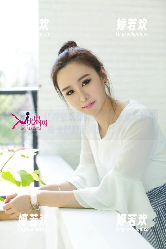 尤果网 - 让乔依琳的裸足写真合集带你领略光脚的艺术魅力！