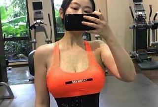 微密圈 – 当左公子666穿上内衣，美图立刻变成了‘梦想成真’的现场！