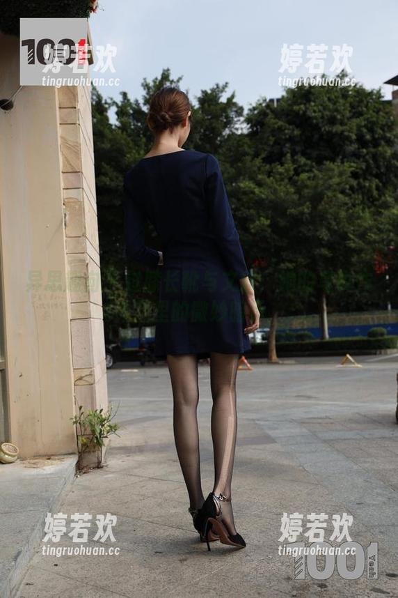 异思趣向 - 过膝长靴与文欣：她的写真作品里的微妙暗示