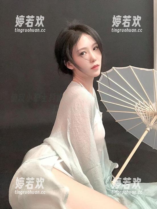 俏皮小护士抖娘利世写真合集：一针一针打开心灵的窗户
