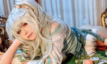 “拖拉大王”的作品里，找到了一种悠闲而淡然的女孩气质