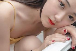 梦丝女神 – 乔儿的裸足作品新鲜出炉！更新瞬间抓住我的眼球，反正夏日就该这样享受。