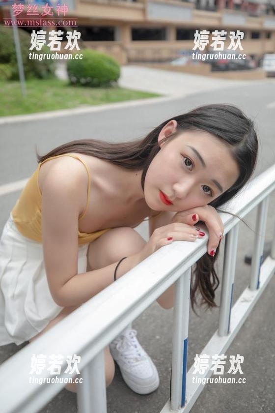 梦丝女神 - 乔儿的裸足作品新鲜出炉！更新瞬间抓住我的眼球，反正夏日就该这样享受。
