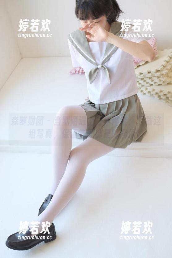 森萝财团-默陌 森萝财团 - 当默陌遇上白丝网鞋:下载这组写真,保证每天都是时尚周!