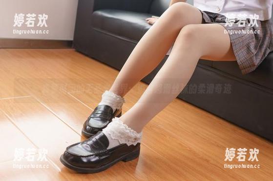 森萝财团的无圣光世界：奶白超滑丝袜的柔滑奇迹