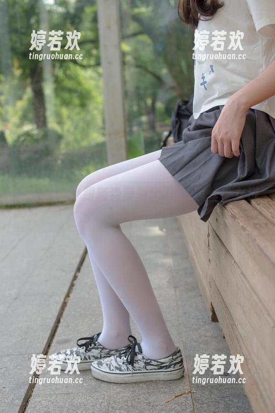 网盘探险：跟随森萝财团的JK黑丝少女进入奇妙世界