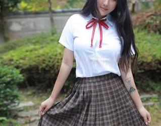 模范学院 – 丝袜写真：董林越如何用针脚描绘欲望？