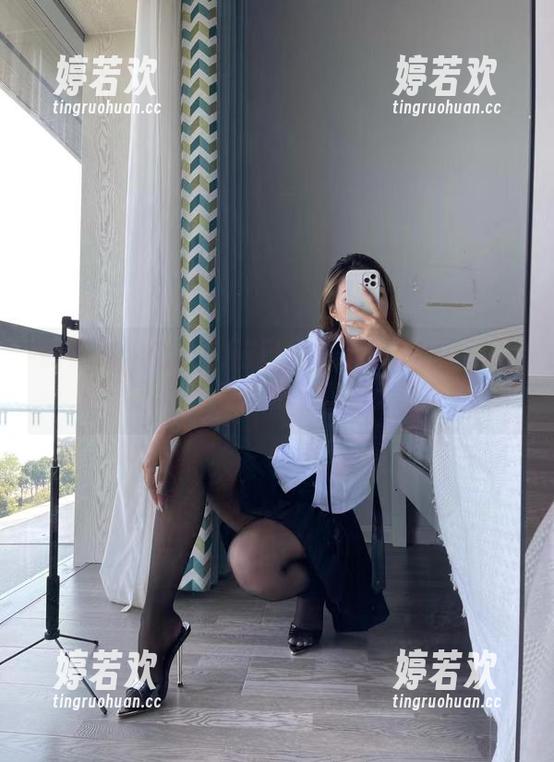 微密圈 - 别问！洁己u在豹纹黑丝里的超能力，图库里的秘密基地大公开！