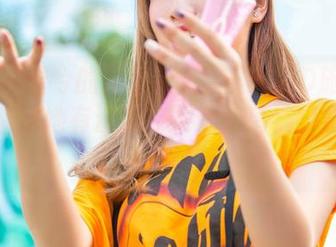 爱丝 – 若兮的冒险记录合集：HD旅行图册，看看她有没有在某个角落被小猫吸引！